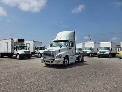 Freightliner Cascadia 125 Day Cab Truck - 400HP, 10 Speed Automatic