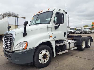 Freightliner Cascadia 125 Day Cab Truck - 410HP, 12 Speed Automatic