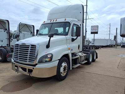 Freightliner Cascadia 125 Day Cab Truck - 450HP, 10 Speed Manual