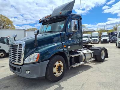 Freightliner Cascadia 125 Single Axle Day Cab Truck - 450HP, 10 Speed Manual
