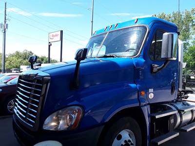 Freightliner Cascadia 125 Day Cab Truck - 455HP, 10 Speed Manual