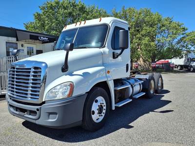 Freightliner Cascadia 125 Day Cab Truck - 455HP, 13 Speed Automatic