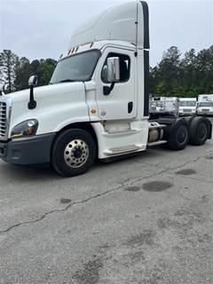 Freightliner Cascadia 125 Day Cab Truck - 400HP, 10 Speed Automatic
