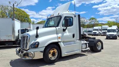 Freightliner Cascadia 125 Single Axle Day Cab Truck - 410HP, 10 Speed Manual