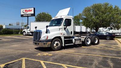 Freightliner Cascadia 125 Day Cab Truck - 450HP, 12 Speed Automatic