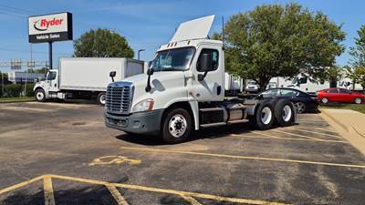 Freightliner Cascadia 125 Day Cab Truck - 450HP, 10 Speed Manual
