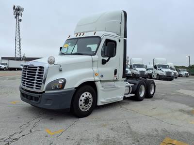 Freightliner Cascadia 125 Day Cab Truck - 455HP, 12 Speed Automatic