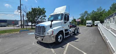 Freightliner Cascadia 125 Day Cab Truck - 450HP, 10 Speed Automatic
