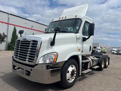 Freightliner Cascadia 125 Day Cab Truck - 450HP, 10 Speed Automatic