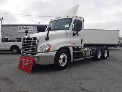 Freightliner Cascadia 125 Day Cab Truck - 450HP, 12 Speed Automatic