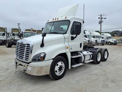 Freightliner Cascadia 125 Day Cab Truck - 455HP, 10 Speed Manual