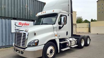 Freightliner Cascadia 125 Day Cab Truck - 450HP, 10 Speed Manual
