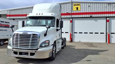 Freightliner Cascadia 125 Day Cab Truck - 400HP, 10 Speed Manual