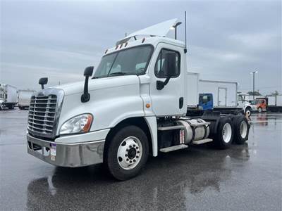 Freightliner Cascadia 125 Day Cab Truck - 450HP, 10 Speed Automatic