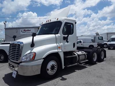 Freightliner Cascadia 125 Day Cab Truck - 450HP, 12 Speed Automatic
