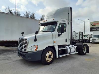 Freightliner Cascadia 125 Single Axle Day Cab Truck - 410HP, 10 Speed Manual