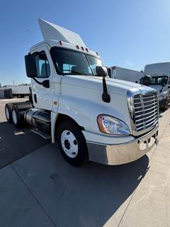 Freightliner Cascadia 125 Day Cab Truck - 450HP, 12 Speed Automatic