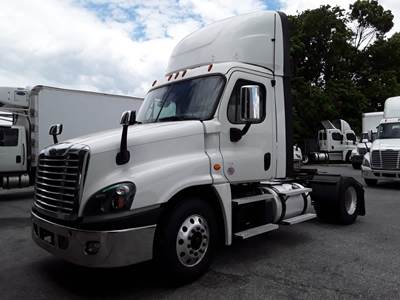 Freightliner Cascadia 125 Single Axle Day Cab Truck - 435HP, 10 Speed Automatic