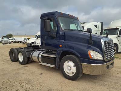 Freightliner Cascadia 125 Day Cab Truck - 450HP, 10 Speed Manual