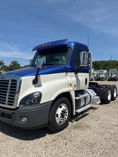Freightliner Cascadia 125 Day Cab Truck - 500HP, 10 Speed Manual