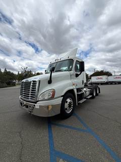 Freightliner Cascadia 125 Day Cab Truck - 450HP, 12 Speed Automatic