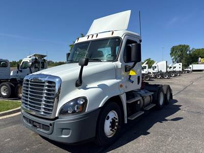 Freightliner Cascadia 125 Day Cab Truck - 450HP, 10 Speed Manual