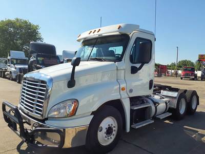 Freightliner Cascadia 125 Day Cab Truck - 450HP, 10 Speed Manual