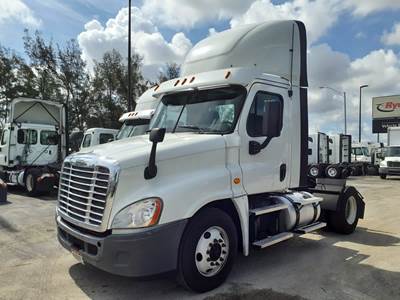 Freightliner Cascadia 125 Single Axle Day Cab Truck - 410HP, 10 Speed Manual