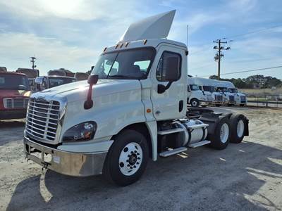 Freightliner Cascadia 125 Day Cab Truck - 455HP, 10 Speed Manual