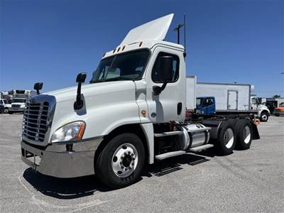 Freightliner Cascadia 125 Day Cab Truck - 475HP, 10 Speed Manual