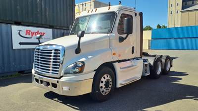Freightliner Cascadia 125 Day Cab Truck - 455HP, 12 Speed Automatic