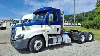 Freightliner Cascadia 125 Day Cab Truck - 500HP, 10 Speed Manual