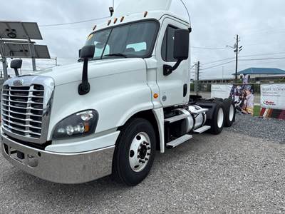 Freightliner Cascadia 125 Day Cab Truck - 450HP, 10 Speed Automatic