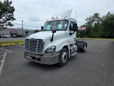 Freightliner Cascadia 125 Single Axle Day Cab Truck - 400HP, 10 Speed Automatic