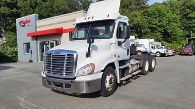 Freightliner Cascadia 125 Day Cab Truck - 450HP, 10 Speed Manual