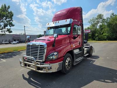 Freightliner Cascadia 125 Single Axle Day Cab Truck - 455HP, 12 Speed Automatic