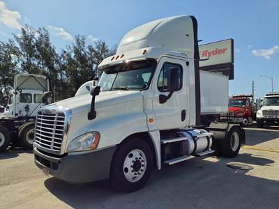 Freightliner Cascadia 125 Single Axle Day Cab Truck - 410HP, 10 Speed Manual