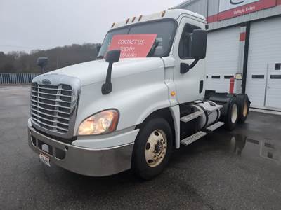 Freightliner Cascadia 125 Day Cab Truck - 410HP, 10 Speed Manual