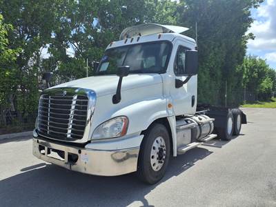 Freightliner Cascadia 125 Day Cab Truck - 450HP, 10 Speed Manual