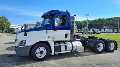Freightliner Cascadia 125 Day Cab Truck - 500HP, 10 Speed Manual