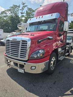 Freightliner Cascadia 125 Single Axle Day Cab Truck - 455HP, 12 Speed Automatic