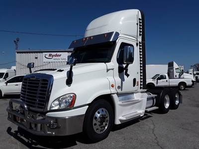 Freightliner Cascadia 125 Day Cab Truck - 455HP, 12 Speed Automatic
