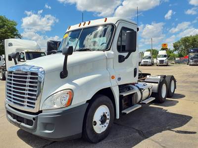 Freightliner Cascadia 125 Day Cab Truck - 410HP, 12 Speed Automatic