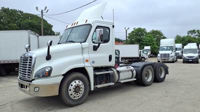 Freightliner Cascadia 125 Day Cab Truck - 505HP, 18 Speed Manual