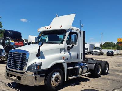 Freightliner Cascadia 125 Day Cab Truck - 450HP, 12 Speed Automatic