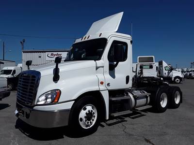 Freightliner Cascadia 125 Day Cab Truck - 450HP, 12 Speed Automatic
