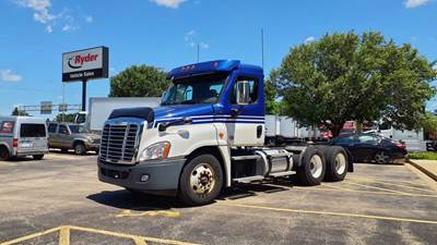 Freightliner Cascadia 125 Day Cab Truck - 450HP, 10 Speed Manual