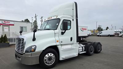 Freightliner Cascadia 125 Day Cab Truck - 455HP, 12 Speed Automatic