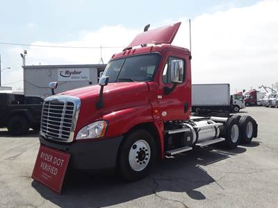 Freightliner Cascadia 125 Day Cab Truck - 450HP, 10 Speed Manual