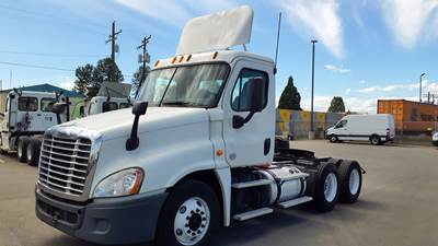 Freightliner Cascadia 125 Day Cab Truck - 450HP, 10 Speed Manual